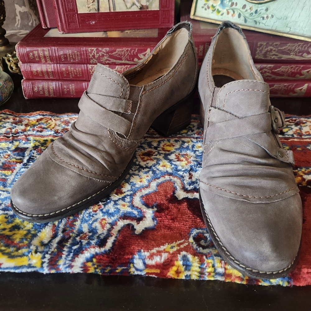 EARTH Leather Block Heel Shoes – Stone Gray – Women’s Size 8.5–9